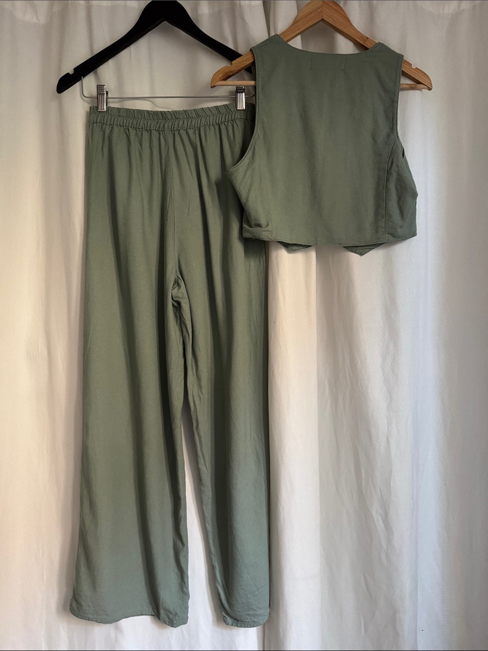 Women’s Sage Green Wide-Leg Pants & Vest Set - Picture 2 of 5